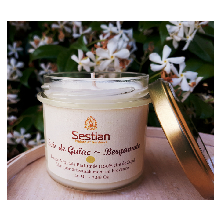 Bougie naturelle Parfumée "Bois de Gaïac ~ Bergamote" 110g